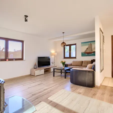 Holiday home Amorea Kuca Sa Privatnim Bazenom I Vrtom, Segotici, Istra Krnica