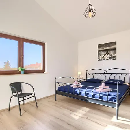 Holiday home Amorea Kuca Sa Privatnim Bazenom I Vrtom, Segotici, Istra Krnica