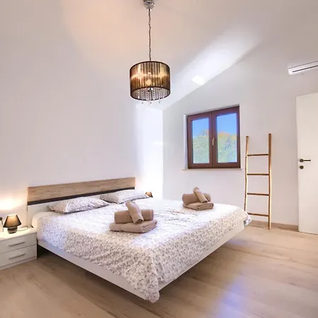 Amorea Kuca Sa Privatnim Bazenom I Vrtom, Segotici, Istra Krnica