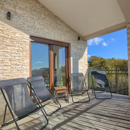 Holiday home Amorea Kuca Sa Privatnim Bazenom I Vrtom, Segotici, Istra *