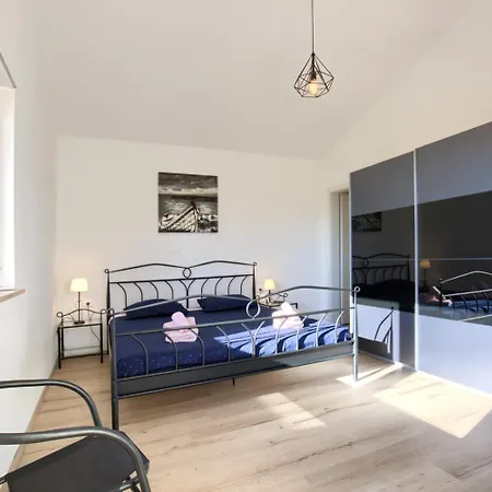 Amorea Kuca Sa Privatnim Bazenom I Vrtom, Segotici, Istra Holiday home Krnica