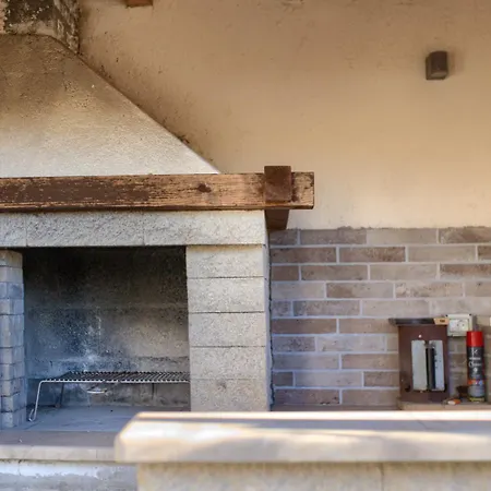 Holiday home Amorea Kuca Sa Privatnim Bazenom I Vrtom, Segotici, Istra Krnica