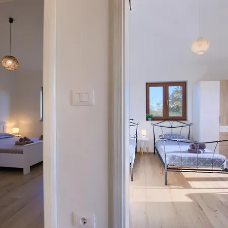 Amorea Kuca Sa Privatnim Bazenom I Vrtom, Segotici, Istra *